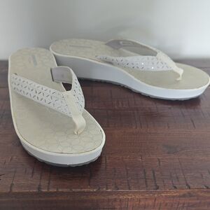 Clarks White Wedge Sandals Size 8